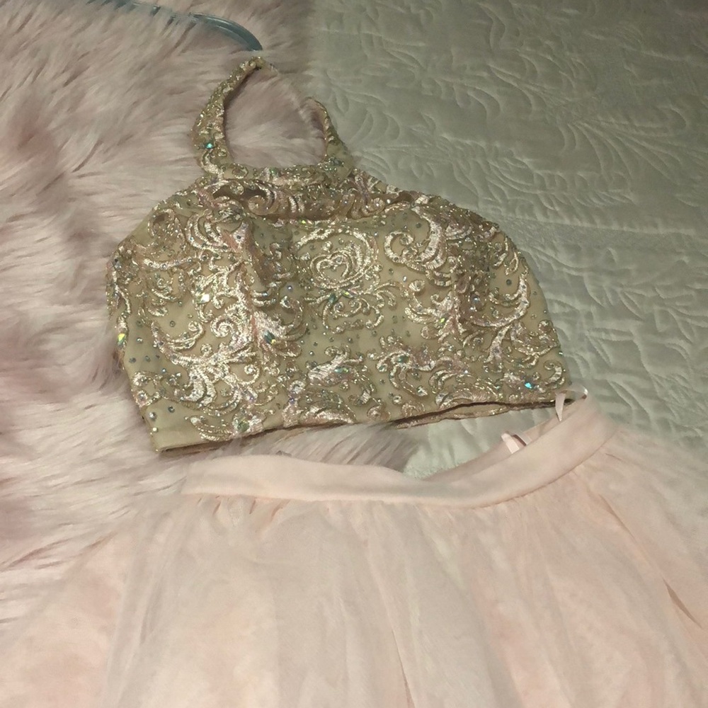 Conjunto 2 piezas crop top y falda